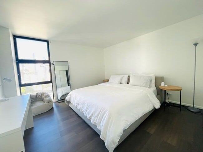 Building Photo - FURNISHED 1 Bedroom, 1 Bathroom, 1 Parking...