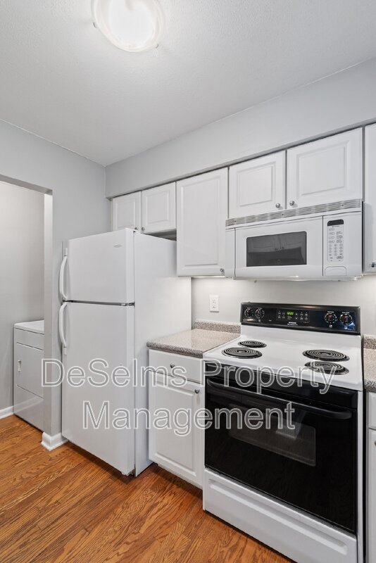 Building Photo - 207 Summit Ridge Dr
