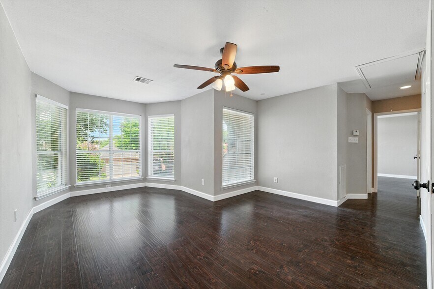 Building Photo - 9128 Cumberland Dr