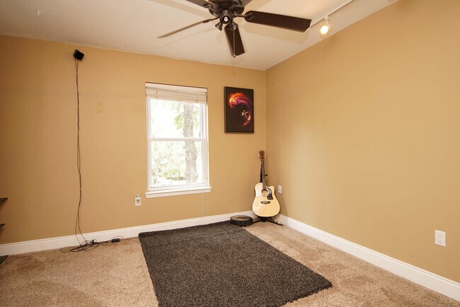 Building Photo - 574 L'Ombre Cir NE