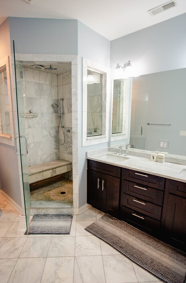 Building Photo - 843 W Fletcher St