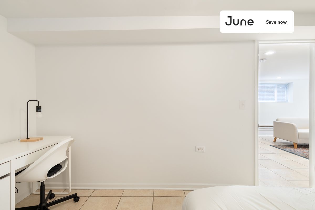 Building Photo - 1841 N Mozart St