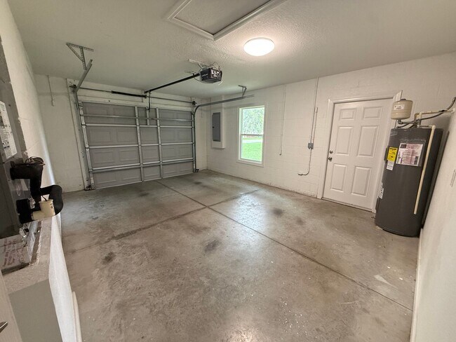 Building Photo - 5300 SE 115th Pl