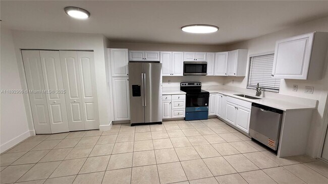 Primary Photo - 6046 SW 40th St