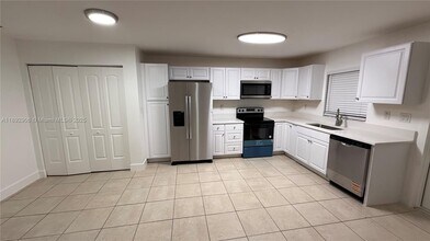 Building Photo - 6046 SW 40th St