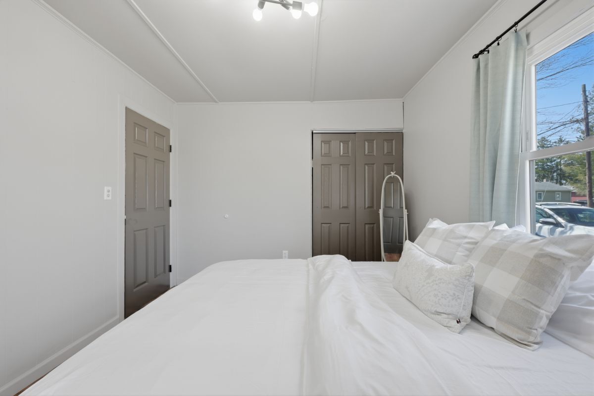 Building Photo - 106 Midway Oval