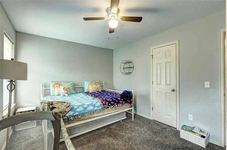 Building Photo - 2404 Deer Chase Dr