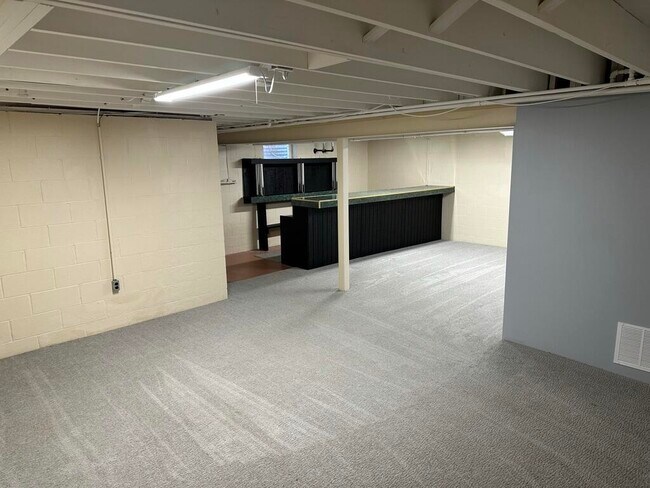 Building Photo - 2008 Fontaine Rd