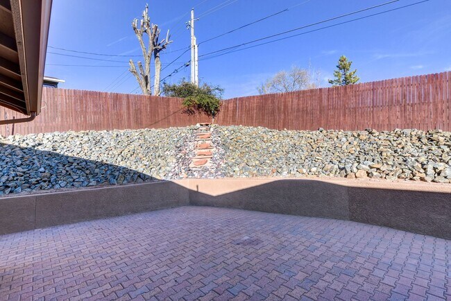 Building Photo - 8660 E Manley Dr