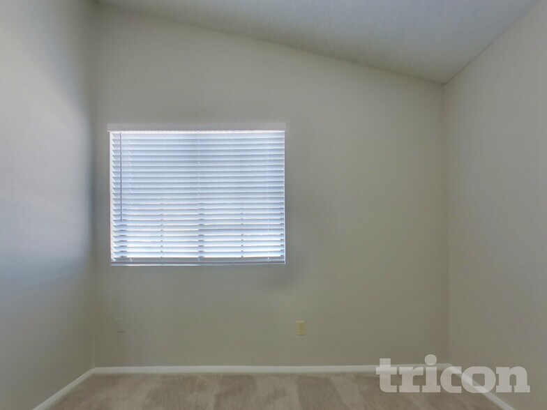 Building Photo - 6340 W Mercer Ln