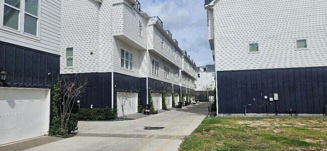 Building Photo - 712 Cage St