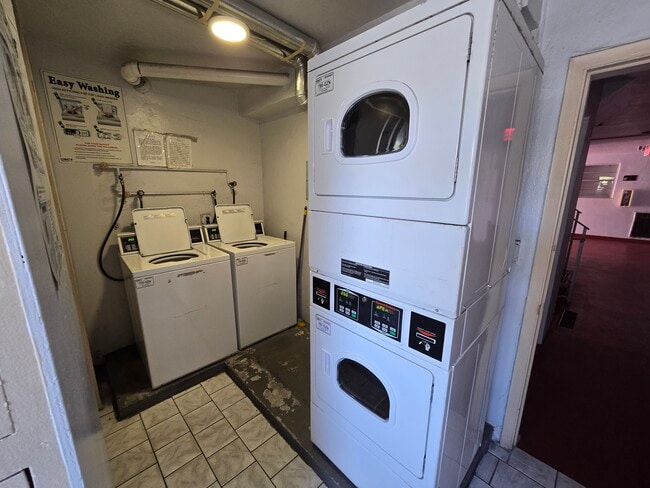 Building Photo - 120 ROYAL PALM Rd