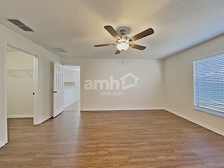 Building Photo - 1066 Bluegrass Dr