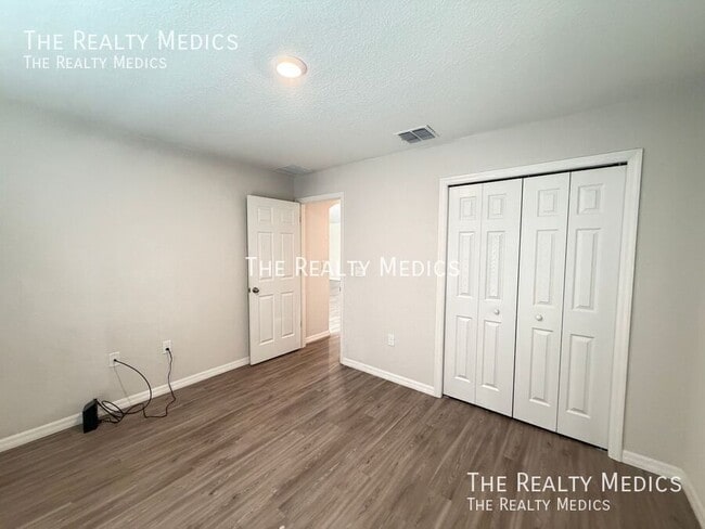 Building Photo - 608 Whitney Ave
