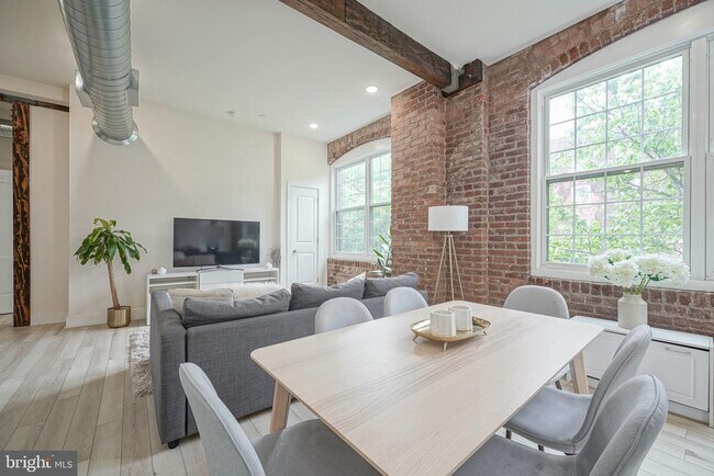 Building Photo - 1508 N Mascher St