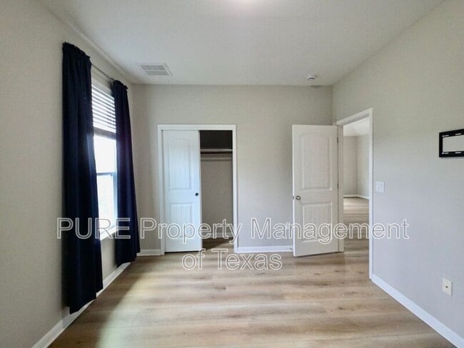 Building Photo - 13400 Briarwick Dr