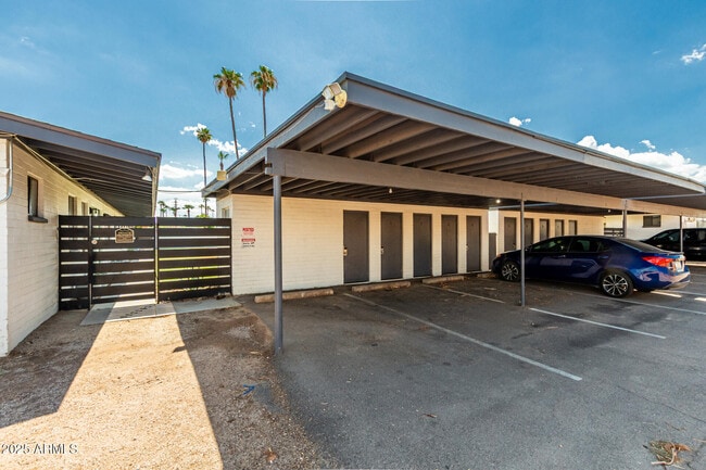 Building Photo - 6628 E Avalon Dr