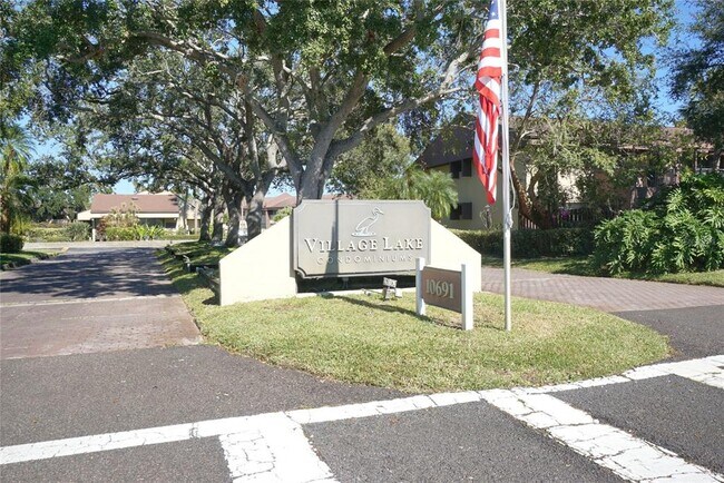 Building Photo - 760 S Village Dr