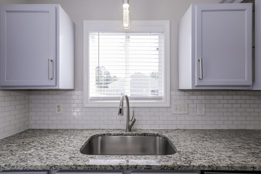 Building Photo - 1007 Kansas City Dr