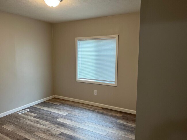 Building Photo - 2656 Sherborne Crescent