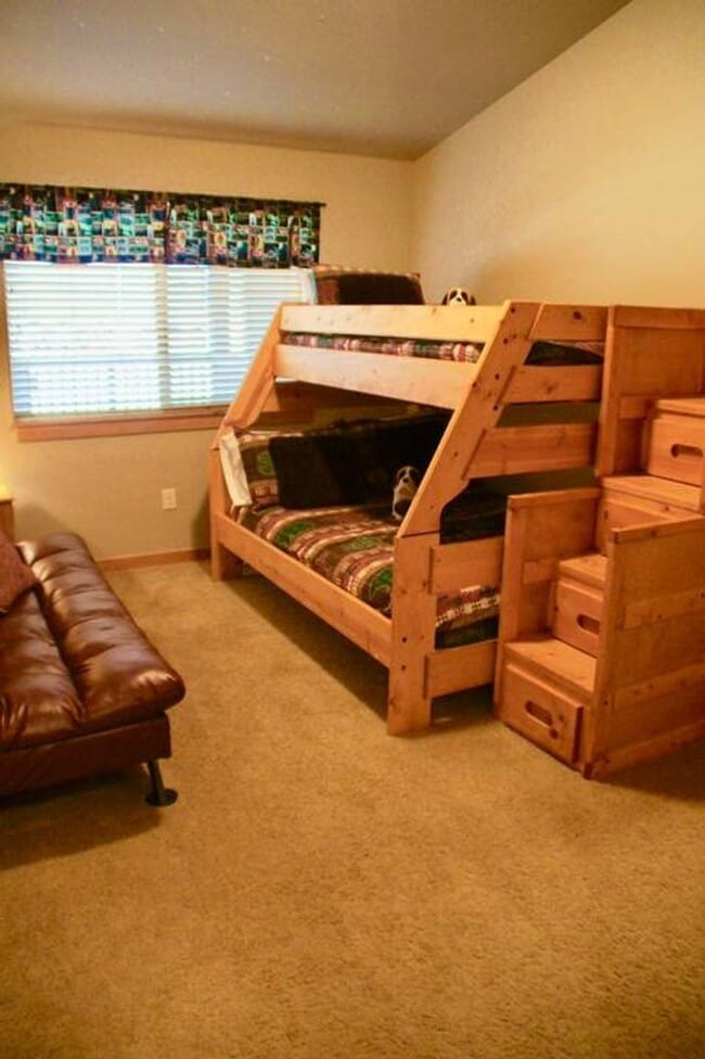 Building Photo - Long Term or Seasonal: Warm inviting condo for your family in the Colorado Rocky Mountains with a...