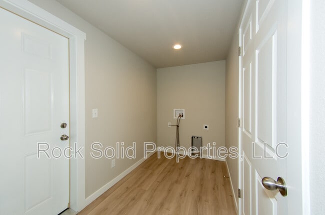 Building Photo - 1308 Rabbit Brush Trl