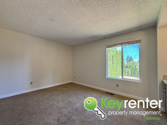 Building Photo - North Tacoma home located in Cul-De-Sac an...