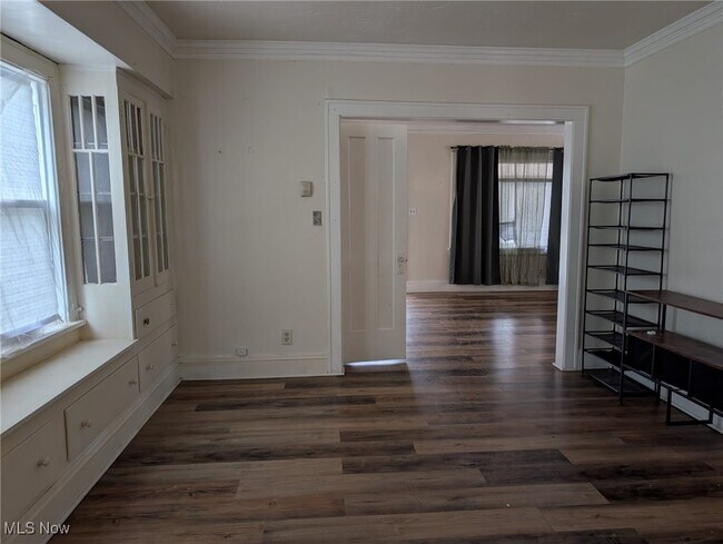 Building Photo - 924 Helmsdale Rd