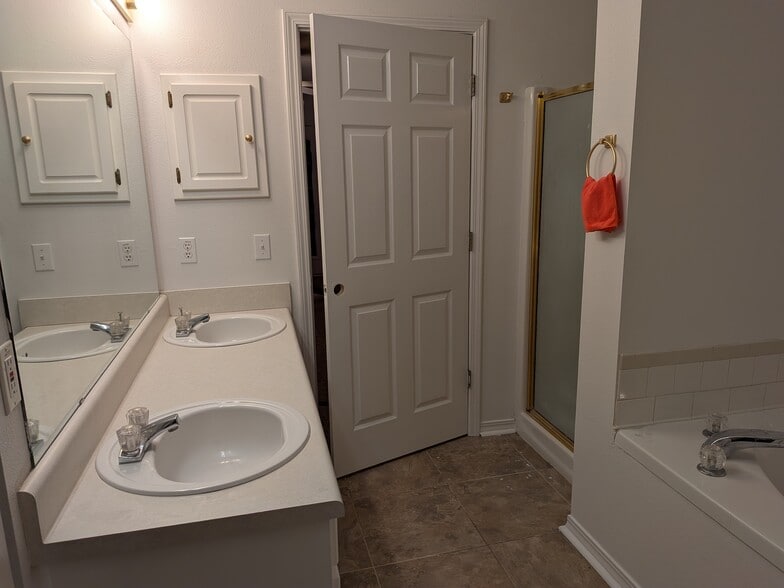 Stall shower - 574 Rough Leaf Ln