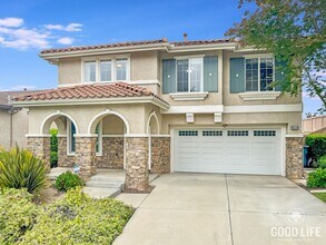Building Photo - Great 4B/2.5BA House in Vista!