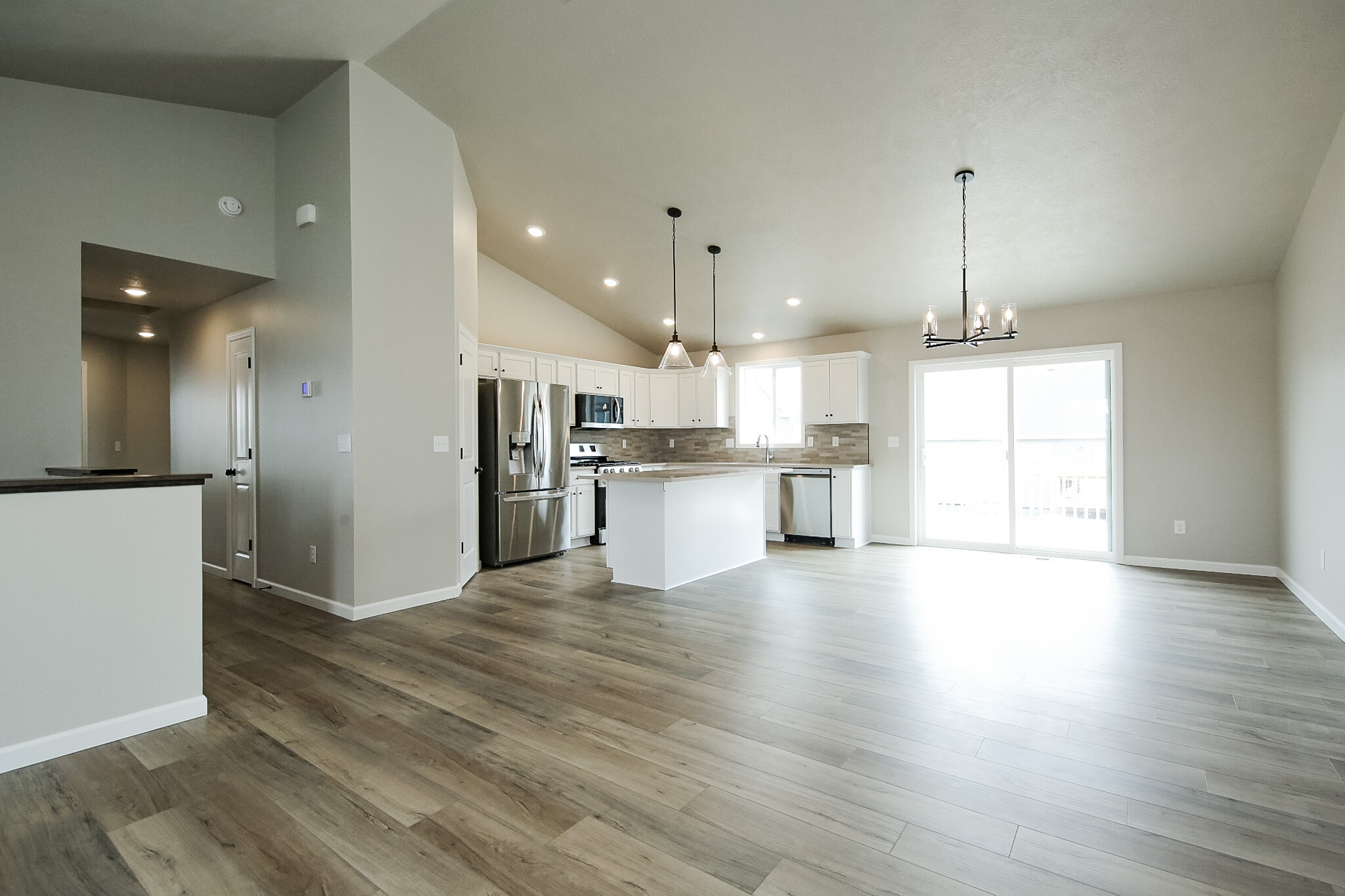 Kitchen open to dining - 5940 S Coneflower Ave