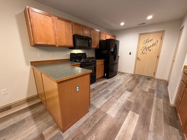 Building Photo - 3 Bedroom DuPont Home for Rent