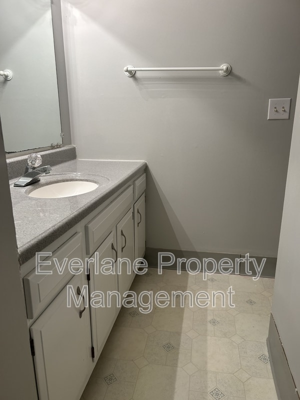 Building Photo - 10243 Bayton Ct