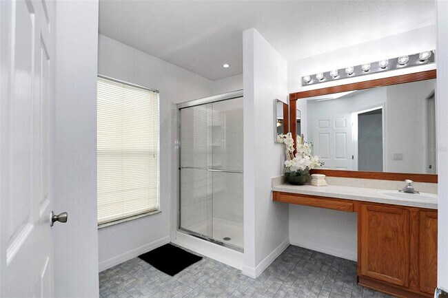 Building Photo - 10648 SW 38th Ave
