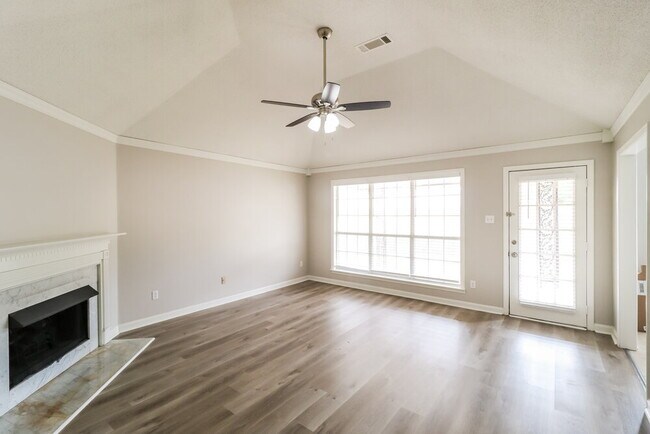 Building Photo - 10029 Woodland Grove Dr