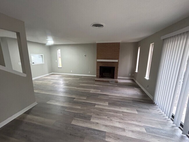 Building Photo - 240 Jamil Rd