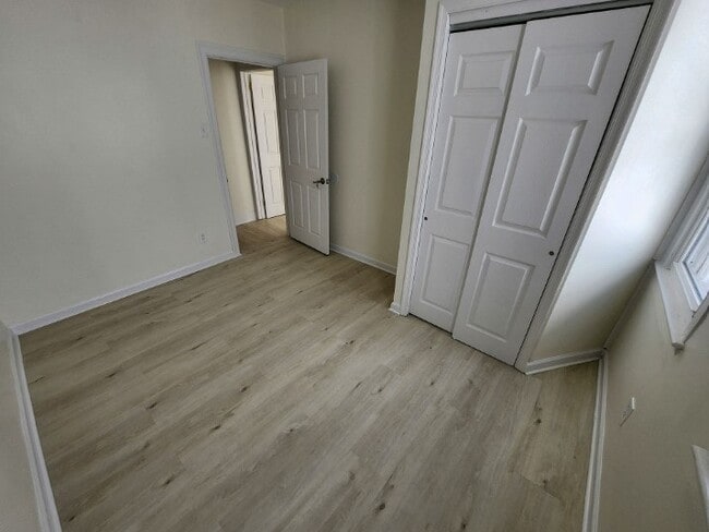 Building Photo - 348 W Queen Ln