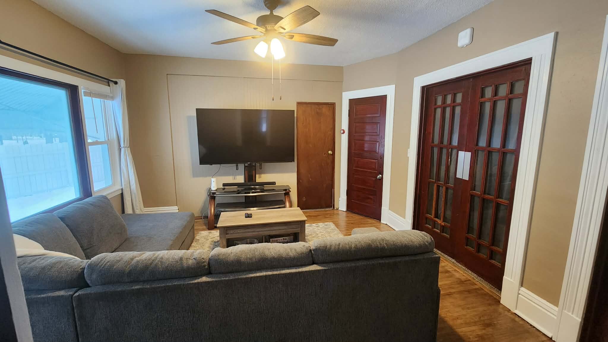 Building Photo - 912 4th St NE