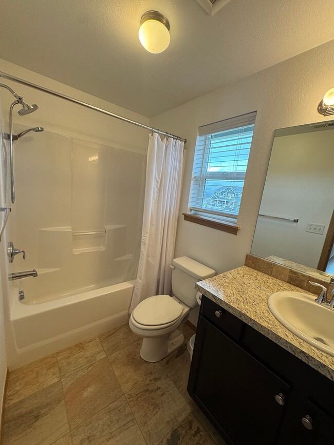 Building Photo - Application Pending - 3 Bedroom House For ...