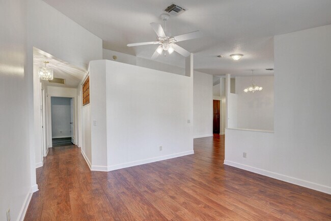 Building Photo - 2664 Yarmouth Dr