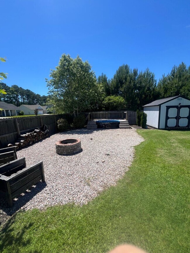 Building Photo - 303 Breezeway Dr