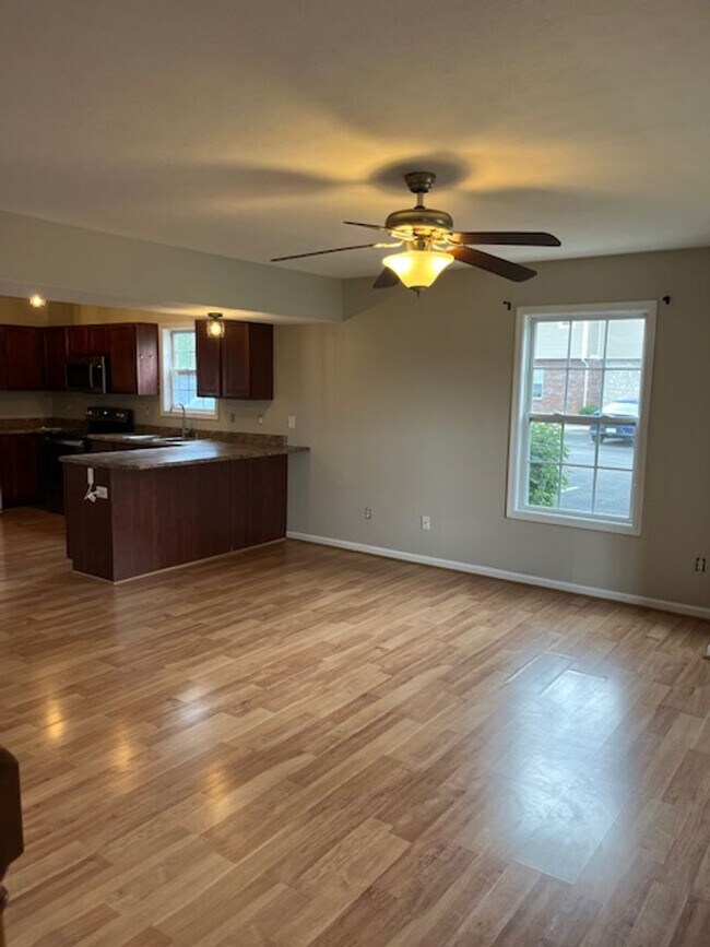 Building Photo - Spacious 2 Bed, 2.5 Bath Townhome in Peaceful Southwest Bloomington