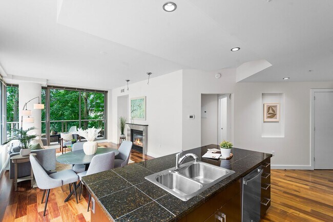 Building Photo - Bright Corner 1Bed/1Bath Condo in the Heart of Downtown Seattle!