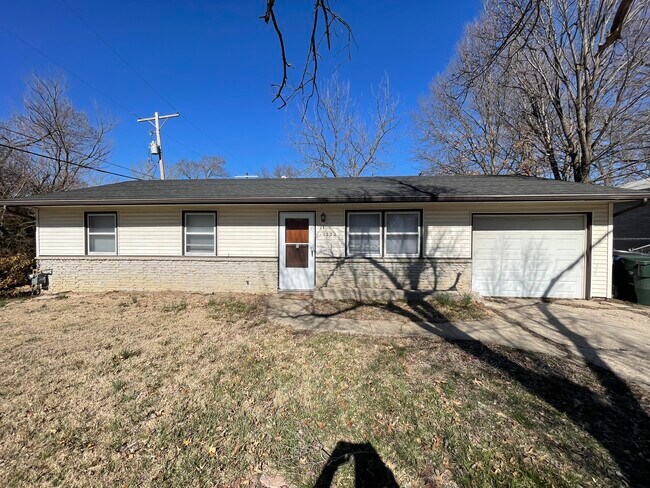 Primary Photo - 1332 E 19th St