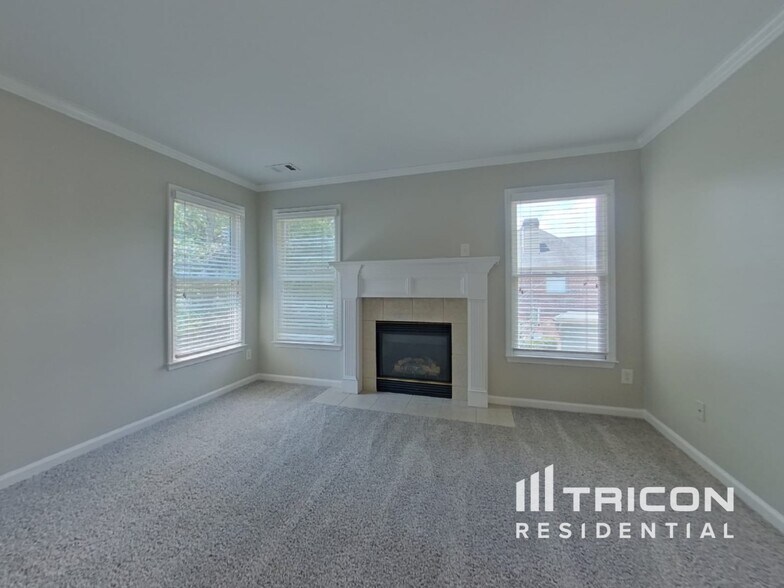 Building Photo - 391 Spring Willow Dr NW