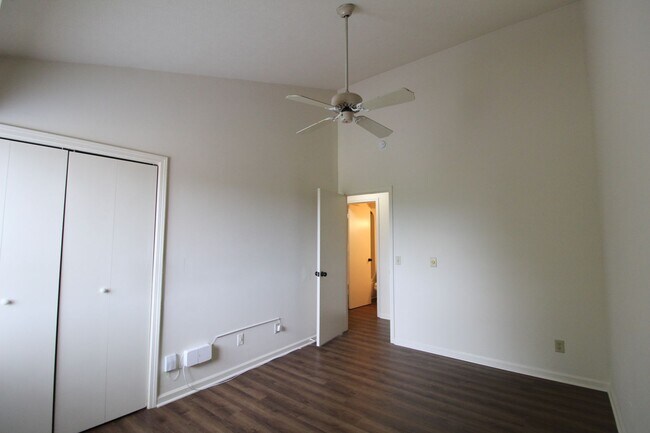 Building Photo - 1116 Blue Ridge Dr