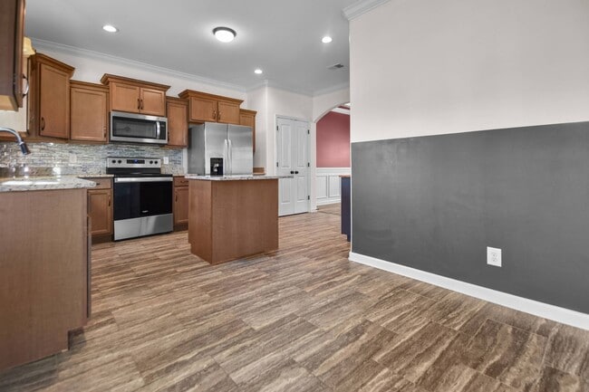 Building Photo - Pet Friendly Four Bedroom!