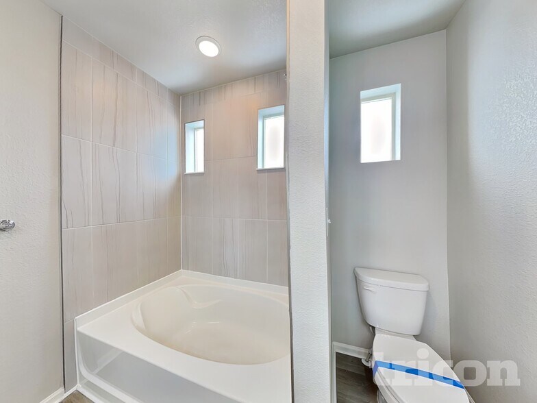 Building Photo - 10550 Waco St