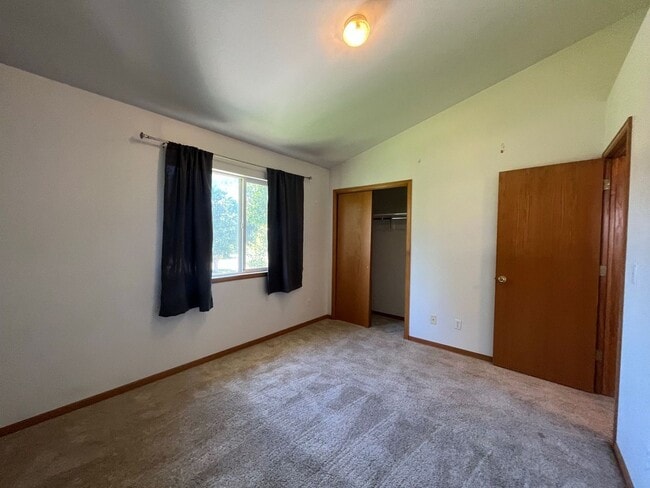 Building Photo - Fantastic Condo with Mountain Views