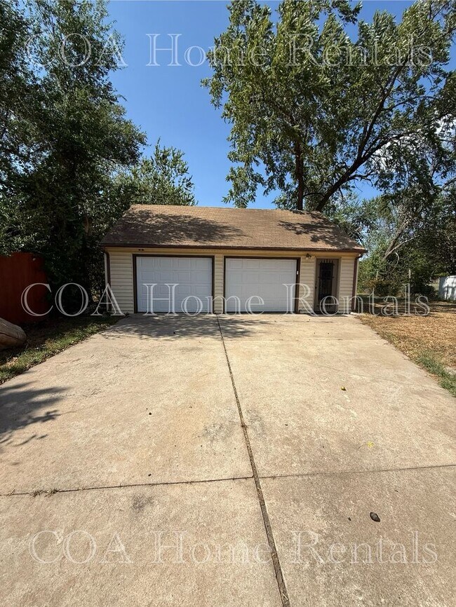 Building Photo - 1109 N Custer St
